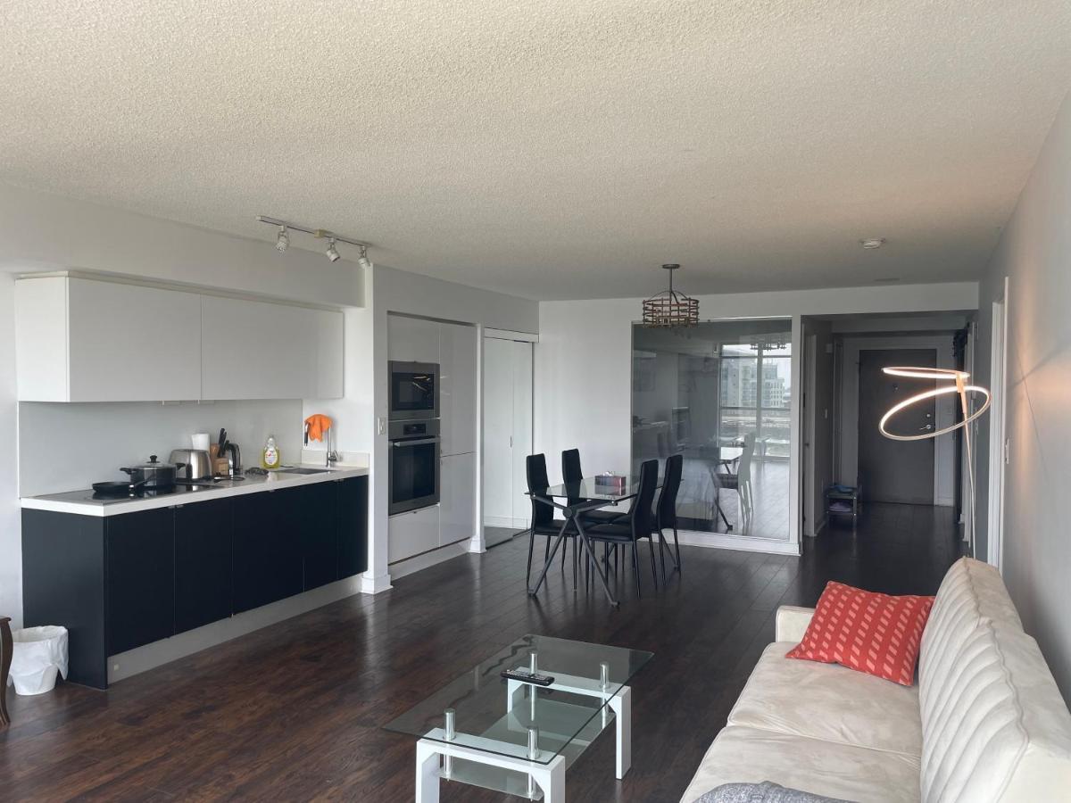 Three Br Condo Step To Cn Tower Rogers Center With Free Parking 多伦多 外观 照片