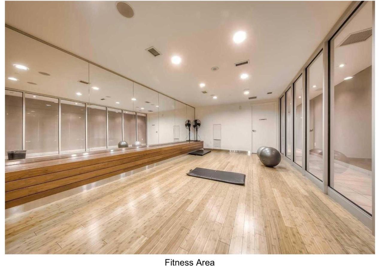 Three Br Condo Step To Cn Tower Rogers Center With Free Parking 多伦多 外观 照片